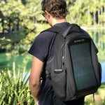 Sac à dos noir avec panneau solaire intégré